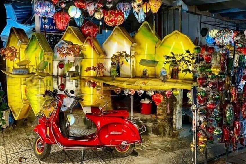 Hoi An Night Market with Hoi an walking Tour , Colourful Lanterns, Boat Ride 