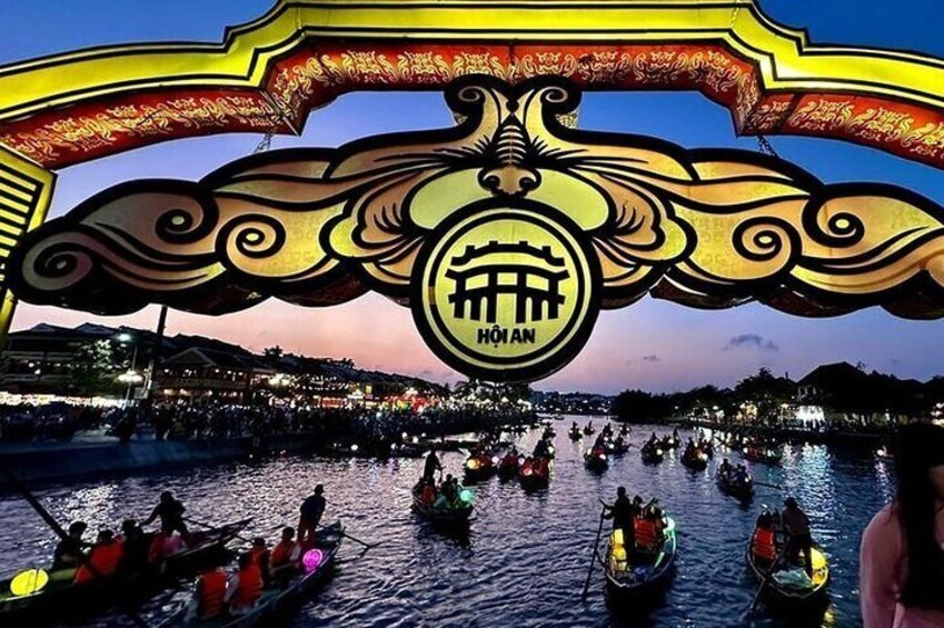Hoi An Night Market with Hoi an walking Tour , Colourful Lanterns, Boat Ride 