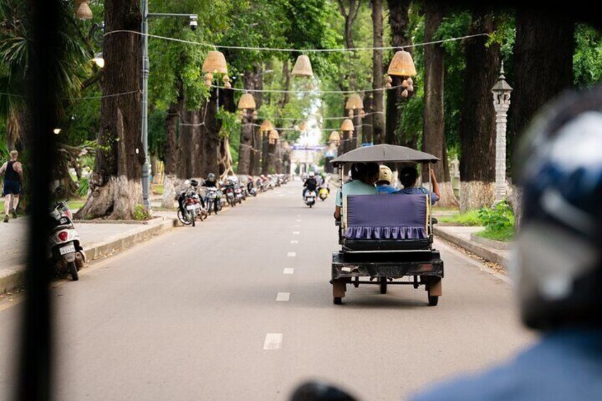 Wizz around the city in our local tuk tuks