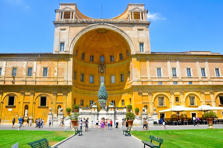 VIP Vatican Breakfast with Vatican Museums & Sistine Chapel Guided Tour