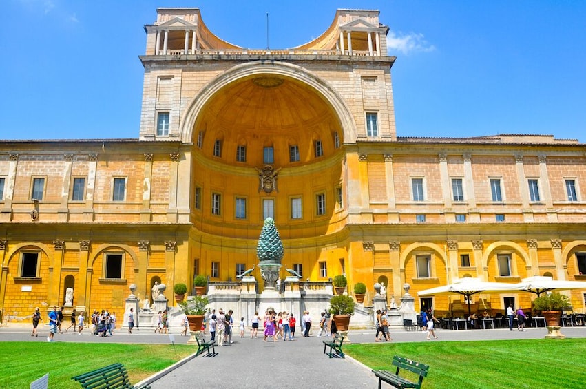VIP Vatican Breakfast with Vatican Museums & Sistine Chapel Guided Tour