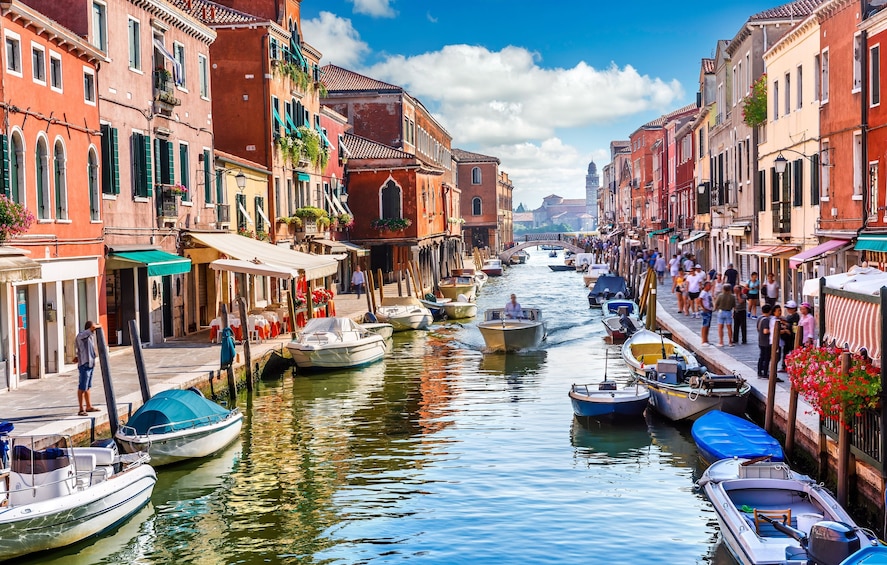 Murano & Burano Islands Guided Small-Group Tour by Private Boat