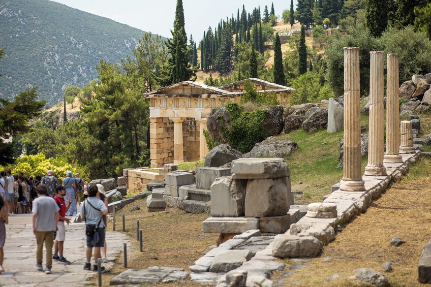 Historical Delphi One Day Tour with Arachova Stop & Expert Guide