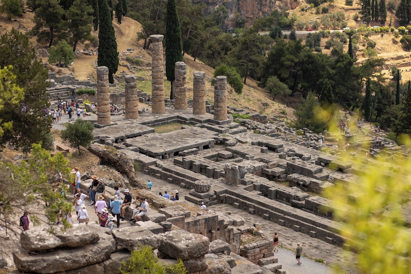 Historical Delphi One Day Tour with Arachova Stop & Expert Guide