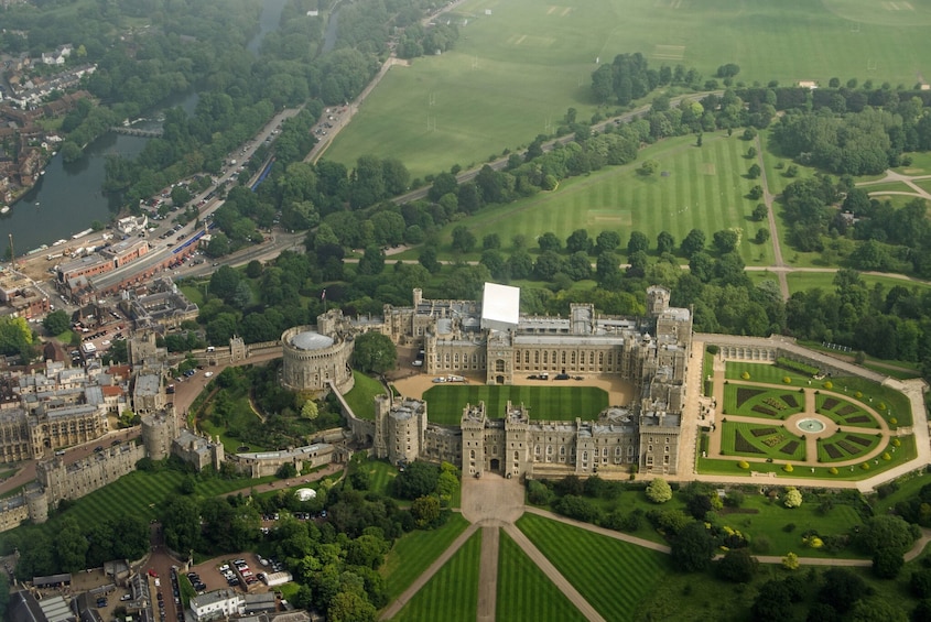 Windsor, Stonehenge, Salisbury & Bath with Admission & Lunch