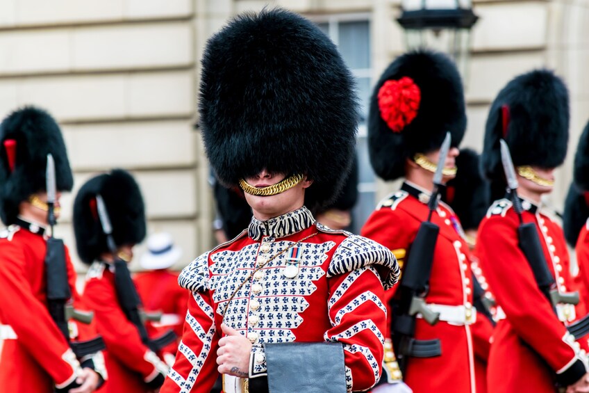 Half-Day London Tour with St.Paul’s Cathedral & Guard Change