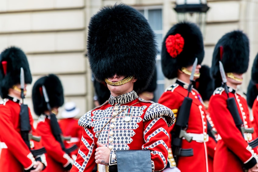 Half-Day London Tour with St.Paul’s Cathedral & Guard Change