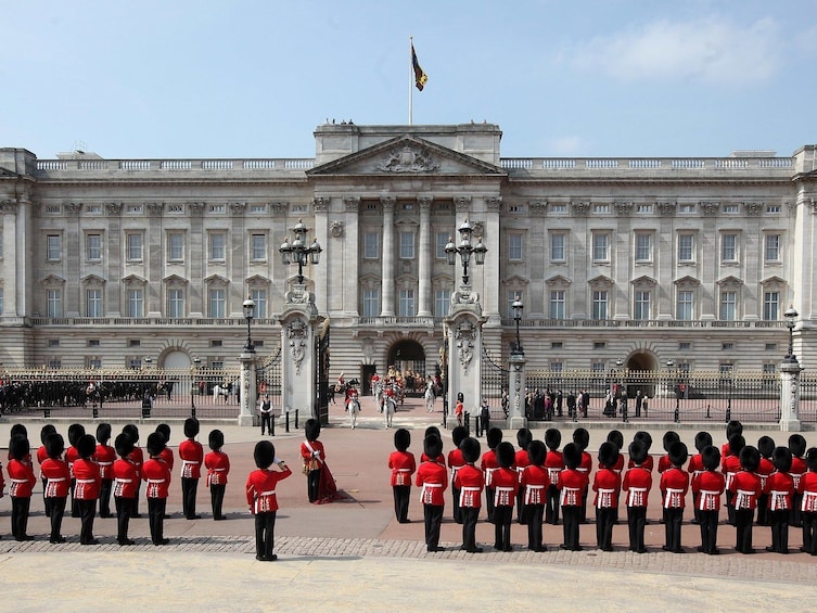 Half-Day London Tour with St.Paul’s Cathedral & Guard Change
