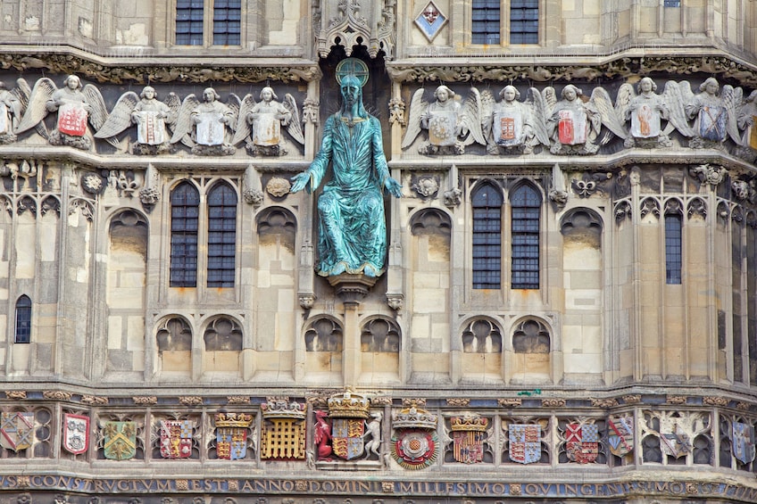 Leeds Castle, Canterbury, Greenwich & Dover with River Cruise & Lunch