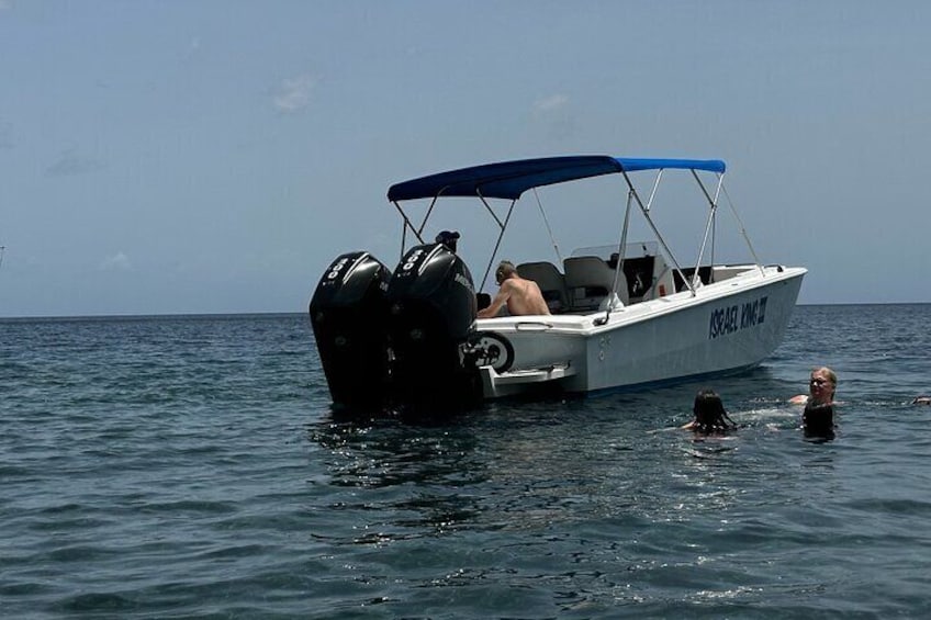 Guests snorkelling from "Israel King III'