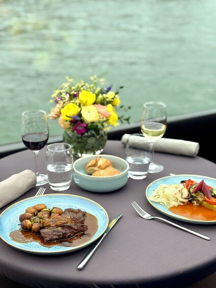 Bateaux Parisiens 3-course-Lunch Cruise on the Seine river