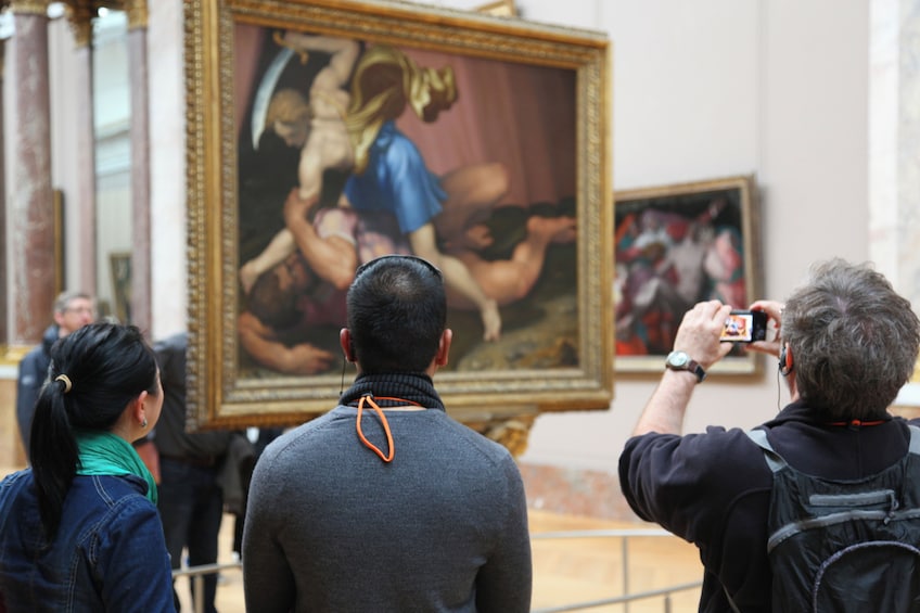 Louvre Museum Masterpieces Fully Guided Tour with Reserved Access