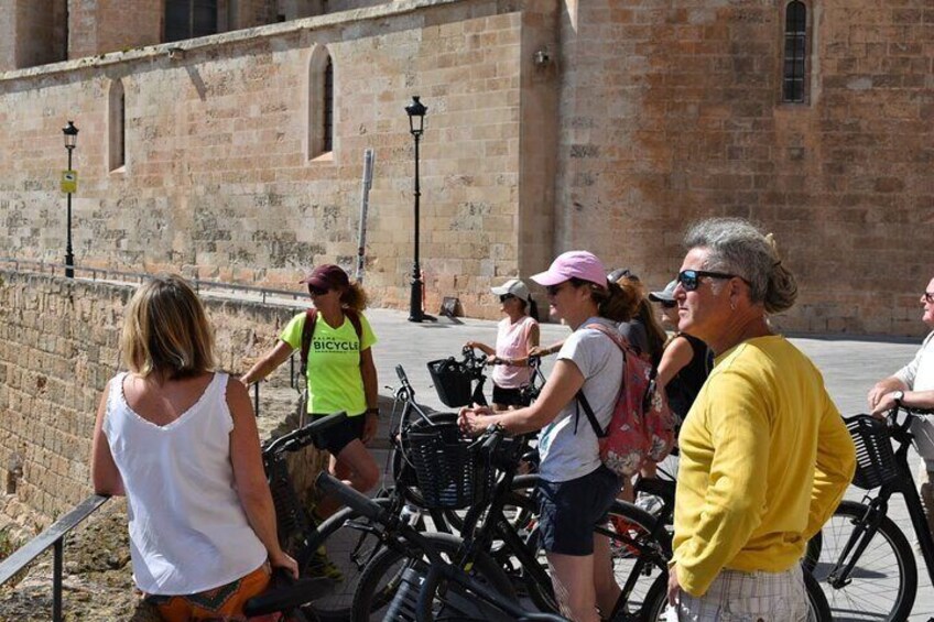 Palma de Mallorca Shore Excursion: Bike Tour with Cathedral and Parc de la Mar 