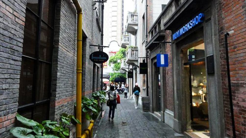 Alley walkway in Shanghai 