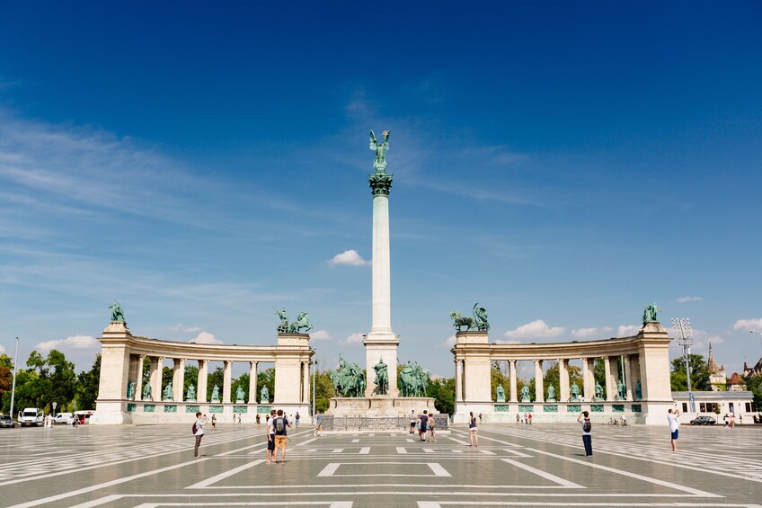 Budapest Day Trip from Vienna with Hotel Pick Up