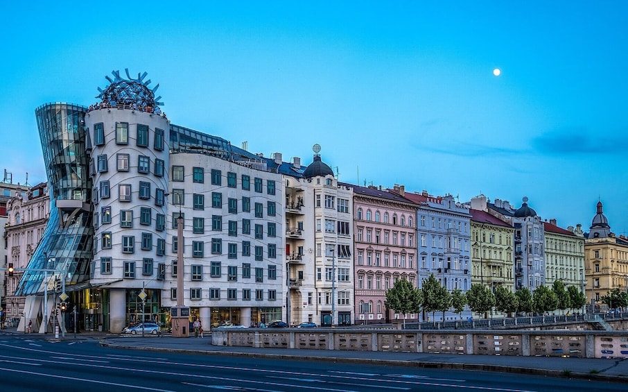 Full-Day Sightseeing Tour with Cruise & Lunch