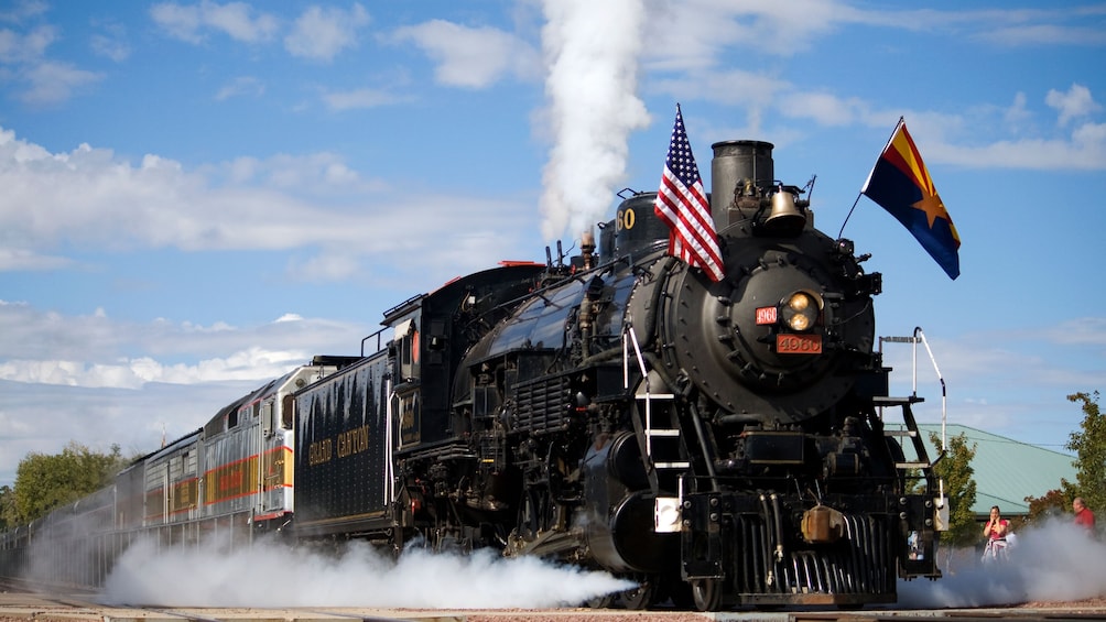 Train moving along the Grand Canyon Railway