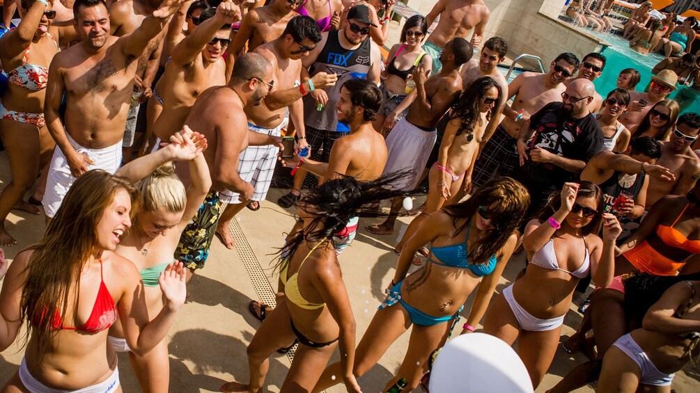 Guests dancing at the Rockstar Pool Party in las Vegas 