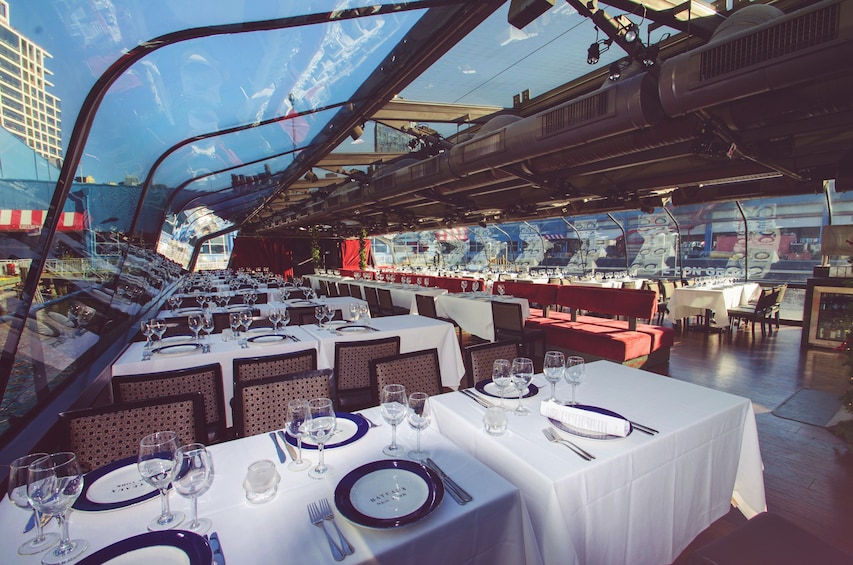 Bateaux New York Dinner Cruise