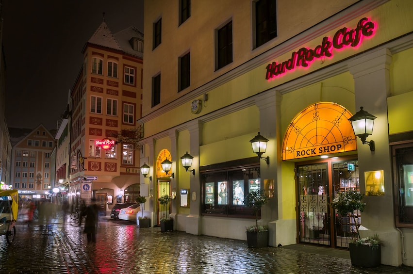 Hard Rock Cafe Munich Dining with Priority Seating