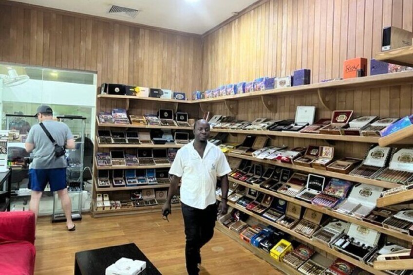 Guided Shopping Tour to Bella Mare Store (Cigars, Chocolate, Rum and Souvenirs)