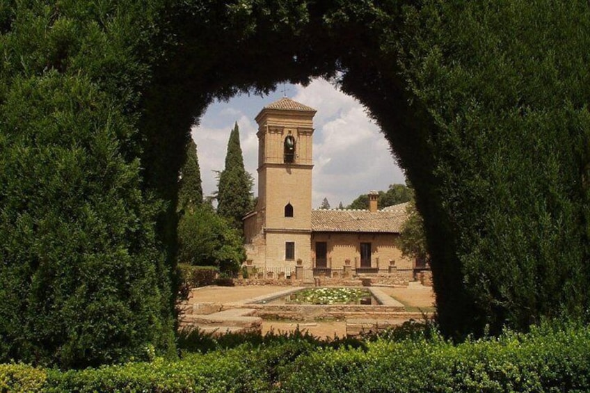 Alhambra & Generalife Skip the Line Premium Tour including Nasrid Palaces