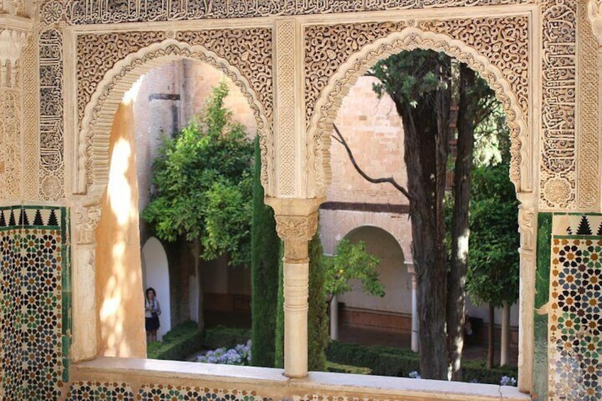 Alhambra and Generalife Premium Guided Tour