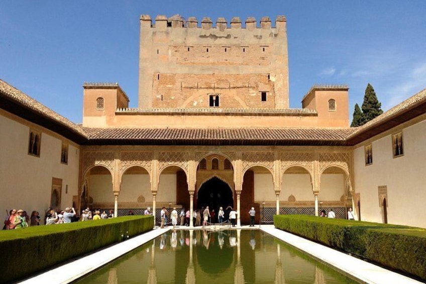 Alhambra & Generalife Skip the Line Premium Tour including Nasrid Palaces