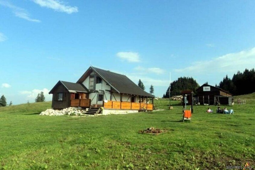 1 day CARPATHIAN PEAKS & CHALETS hike