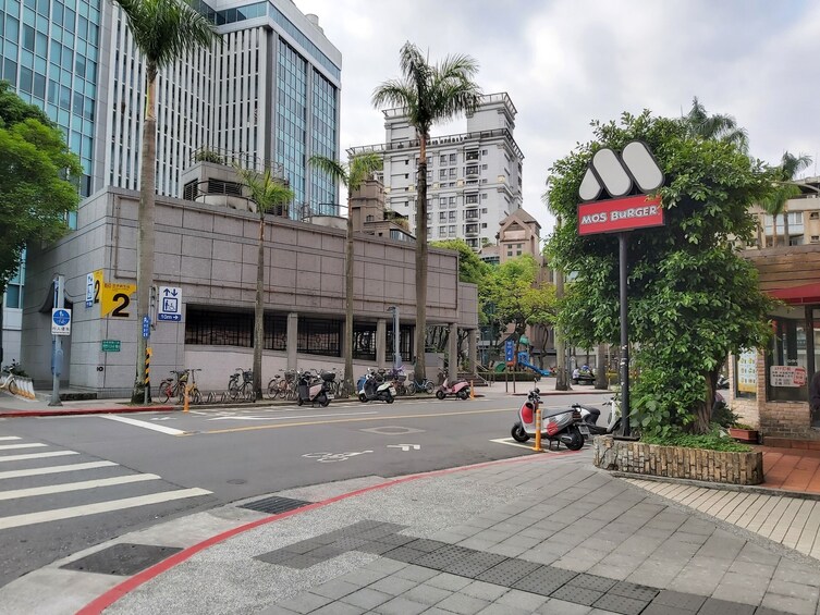 From Taipei: Pinglin Tea Culture & Maokong Day Tour with Gondola Ride