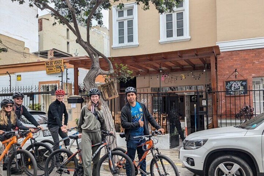 Lima Bike Tour Miraflores - Barranco + Huaca Pucllana!