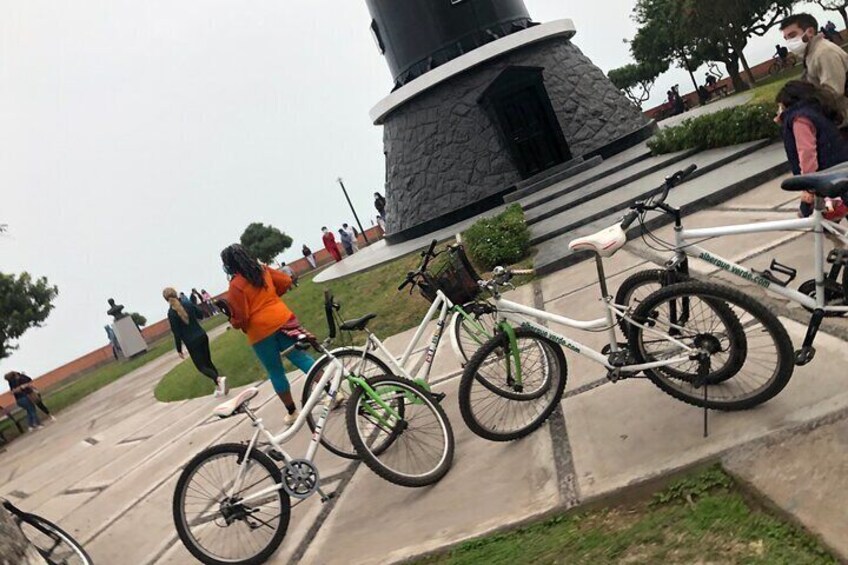 Lima Bike Tour Miraflores - Barranco + Huaca Pucllana!