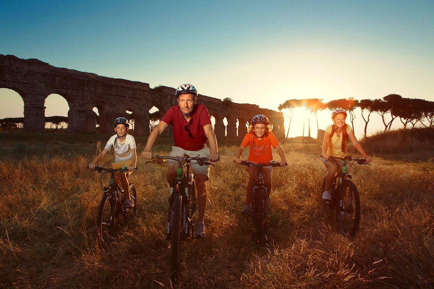 E-Bike + Food stop: Appian Way, Catacombs & Aqueducts park