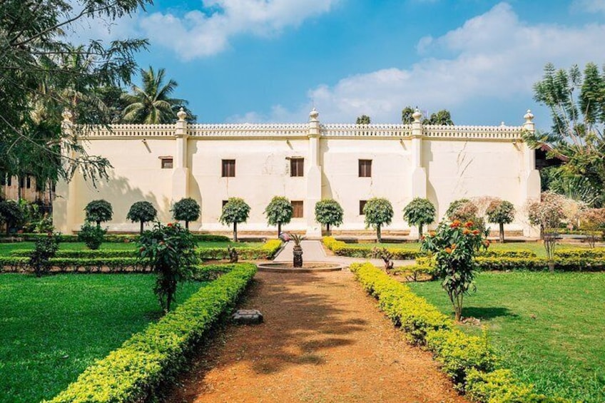 Best of the Bangalore (Guided Full Day Sightseeing Tour with Food Tasting)