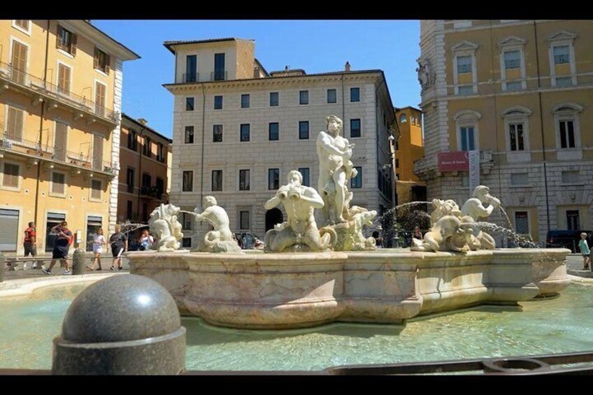 Golf cart tour: explore Rome's iconic landmarkes with ease