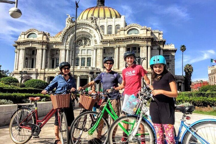 Mexico City Bike and Cultural Tour (DIEGO RIVERA`S MURALS/PAPANTLA FLYERS SHOW)