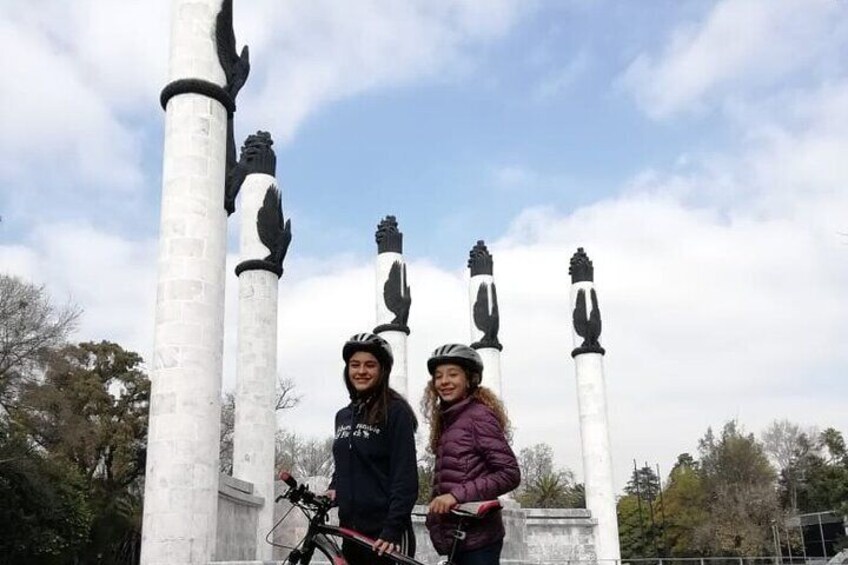 Mexico City Bike and Cultural Tour (DIEGO RIVERA`S MURALS/PAPANTLA FLYERS SHOW)
