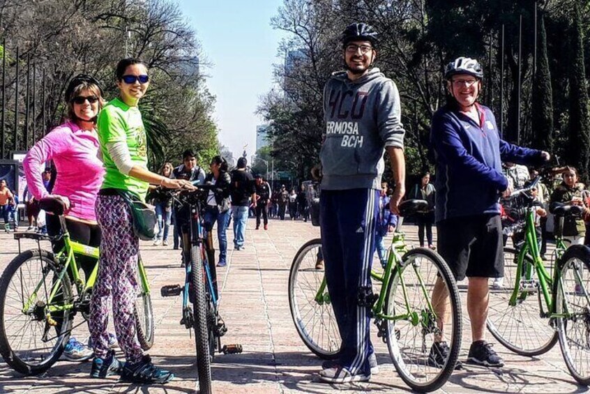 Mexico City Bike and Cultural Tour (DIEGO RIVERA`S MURALS/PAPANTLA FLYERS SHOW)