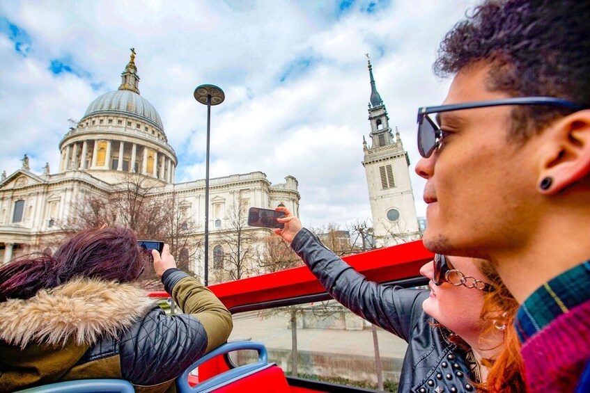 London Hop-On Hop-Off Bus Tour with River Cruise & Self-Guided Walking Tour
