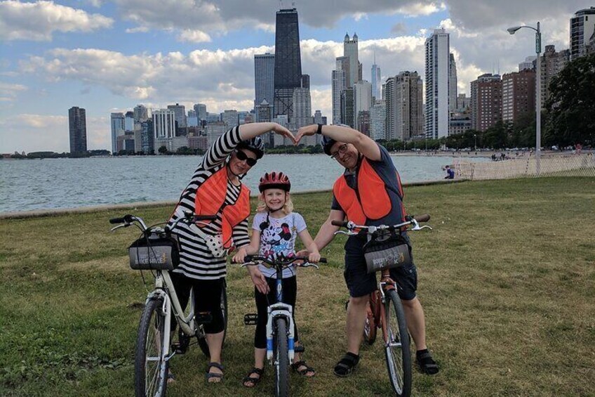 Chicago Family Food & Bike Tour with Top Attractions