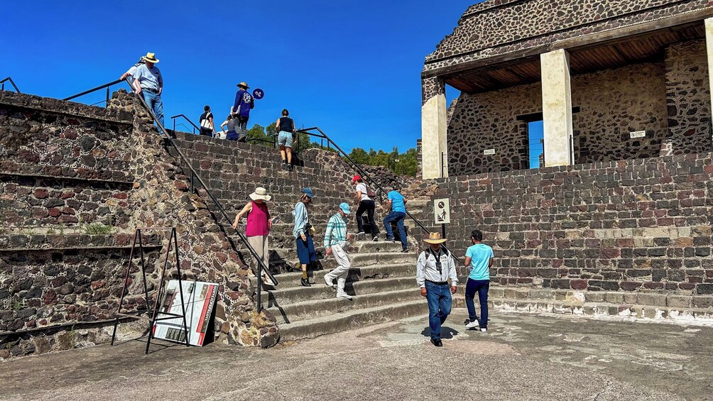 Teotihuacan, Guadalupe Shrine, Tlatelolco & Tequila tasting