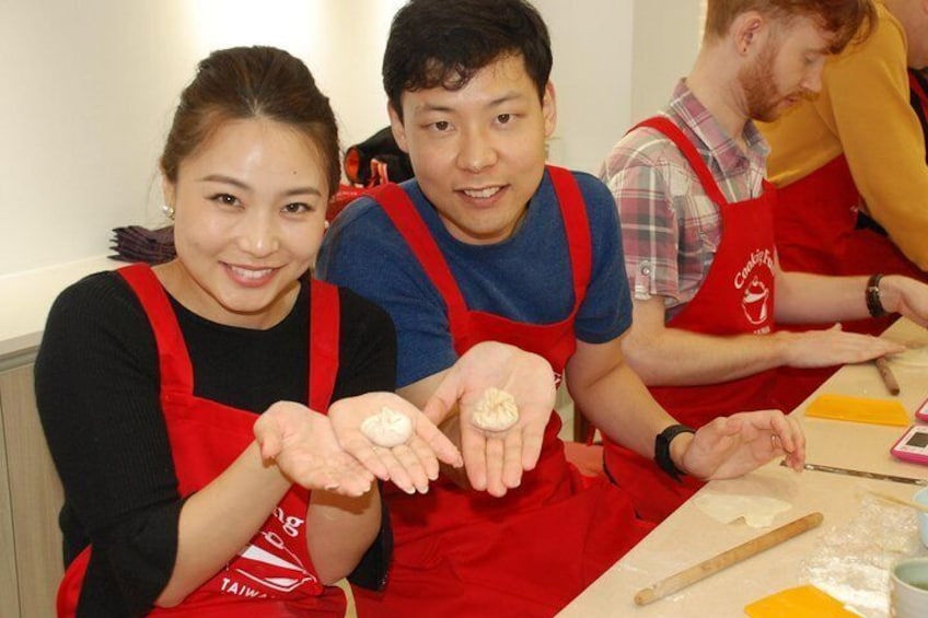 Xiao long bao, Pork thick soup, Bubble milk tea. (Taiwan Cooking Class)-B