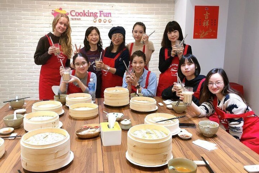 Xiao long bao, Pork thick soup, Bubble milk tea. (taiwan cooking classes)日本語対応可能