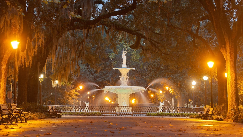 Savannah Haunted Tour : Ghosts & Gravestones