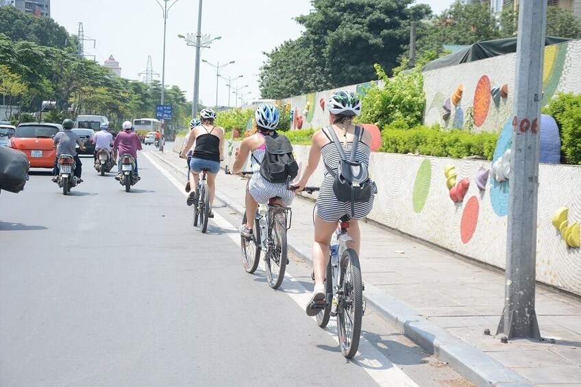 Cycling to Bat Trang Pottery and Thanh Tri Villages
