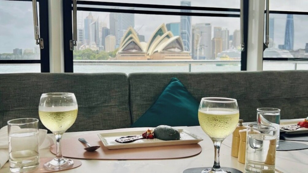 Sydney Harbour Dinner Cruise