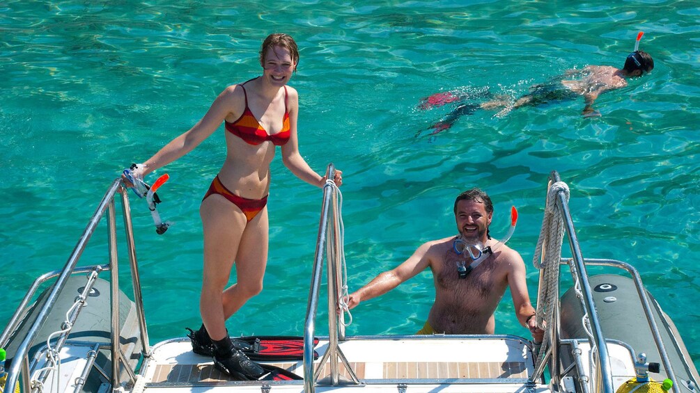 Tourists on a boat tour & snorkeling in Malgrats Island
