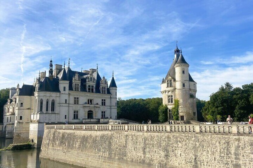 Loire Valley Day Tour Chambord and Chenonceau plus Lunch at a Private Castle