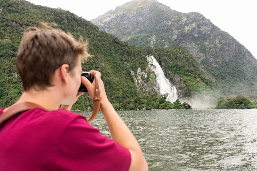 Milford Sound Fly-Nature Cruise-Fly Half Day Tour