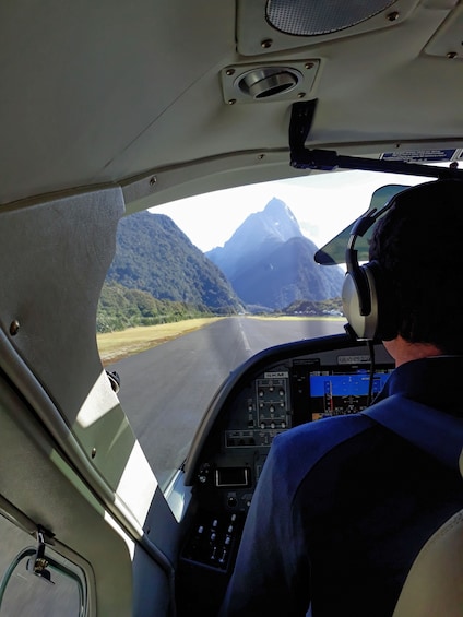 Milford Sound Fly-Nature Cruise-Fly Half Day Tour